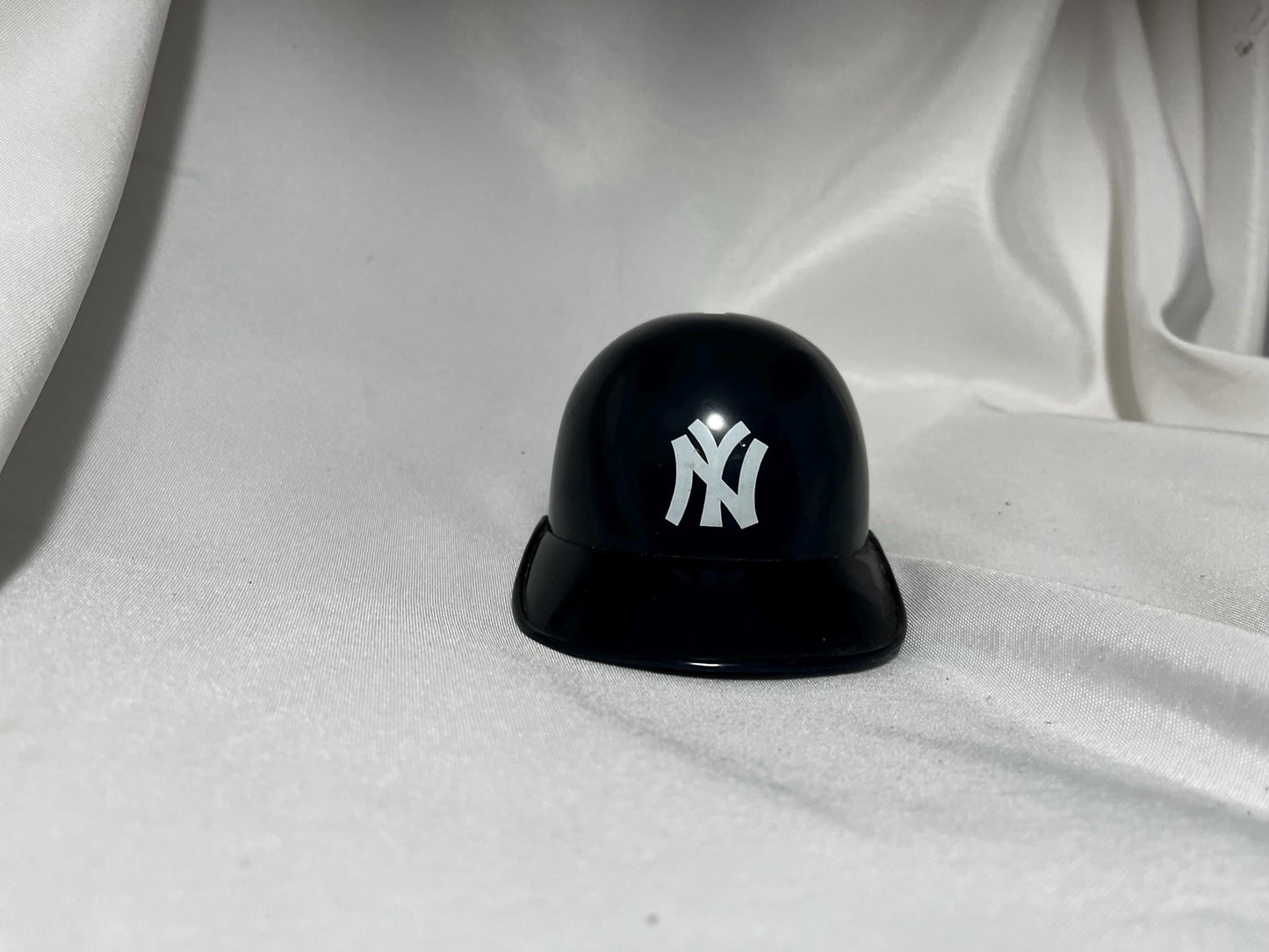 Vintage New York Yankees 1973 Hat Coin Bank, Baseball Memorabilia, 70s Piggy Bank Collectible