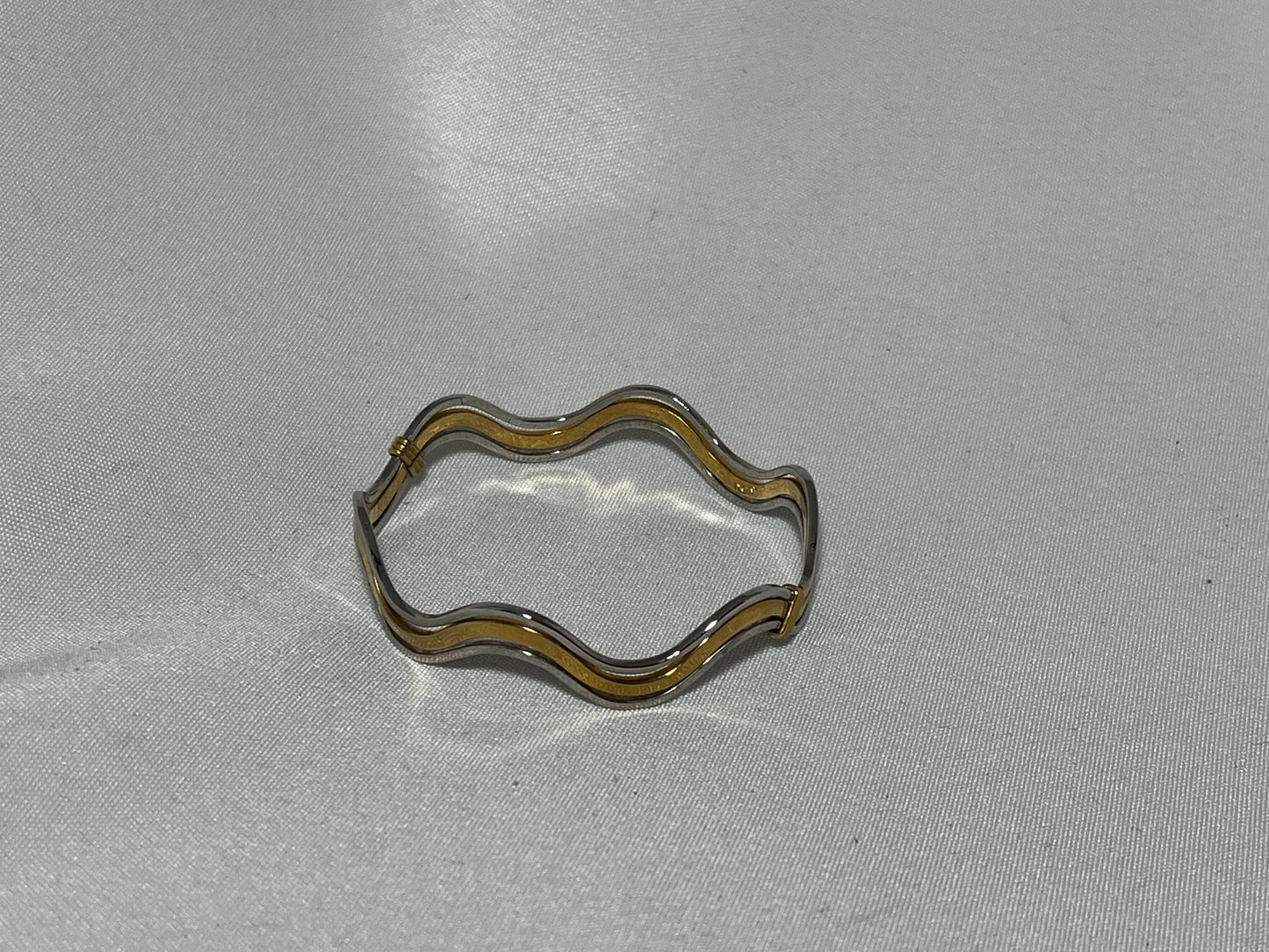 Avon Fashion Waves Bracelet in Silver Gold Tone, Trendy Bracelet, Adjustable Bangle, Fashion Accessory, Jewelry Gift