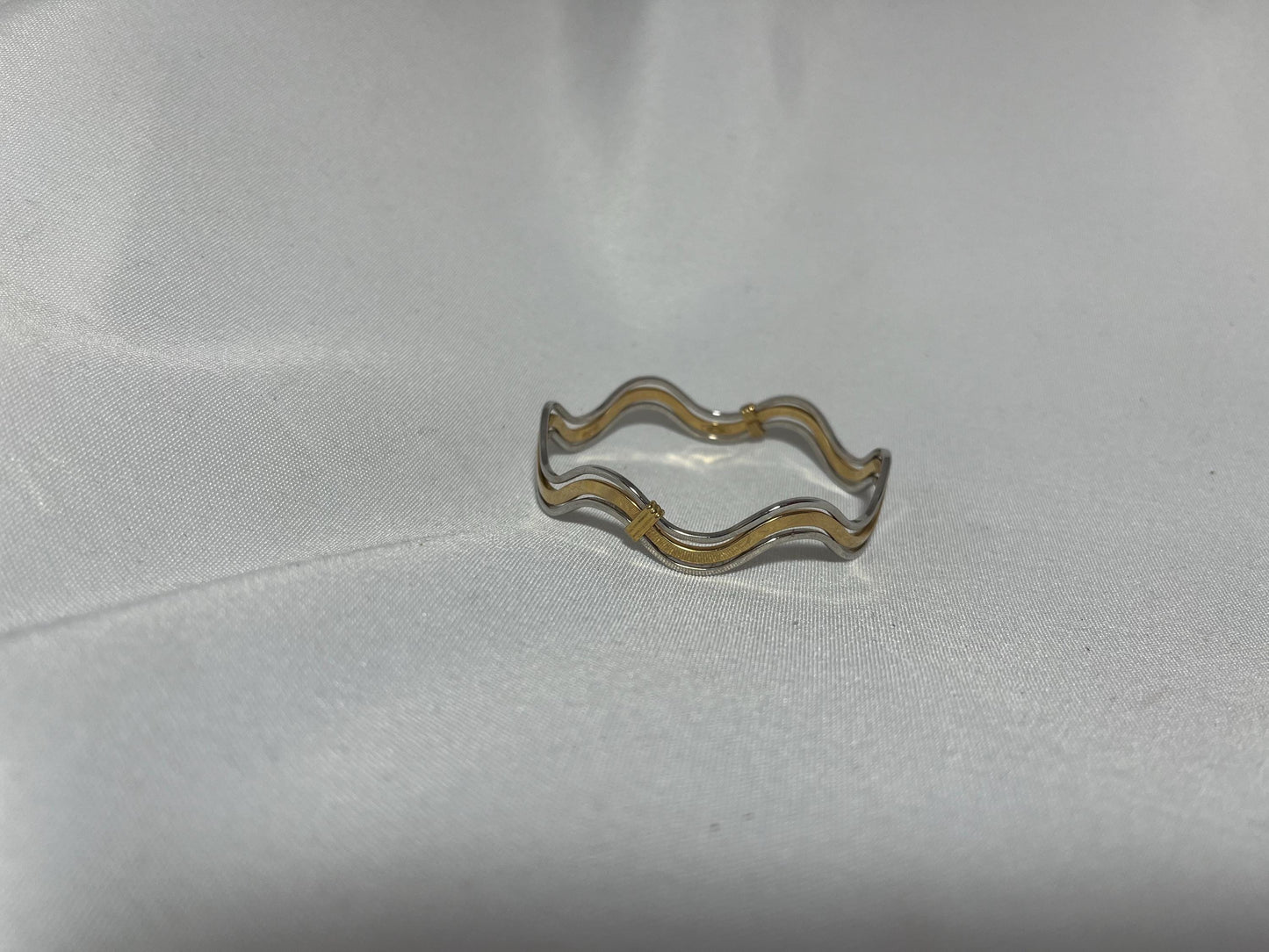 Avon Fashion Waves Bracelet in Silver Gold Tone, Trendy Bracelet, Adjustable Bangle, Fashion Accessory, Jewelry Gift