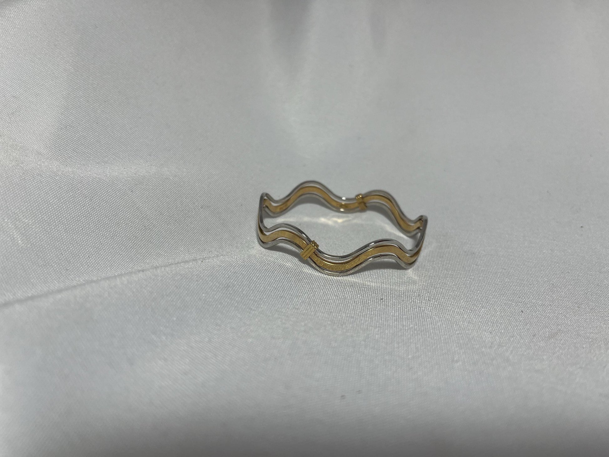 Avon Fashion Waves Bracelet in Silver Gold Tone, Trendy Bracelet, Adjustable Bangle, Fashion Accessory, Jewelry Gift