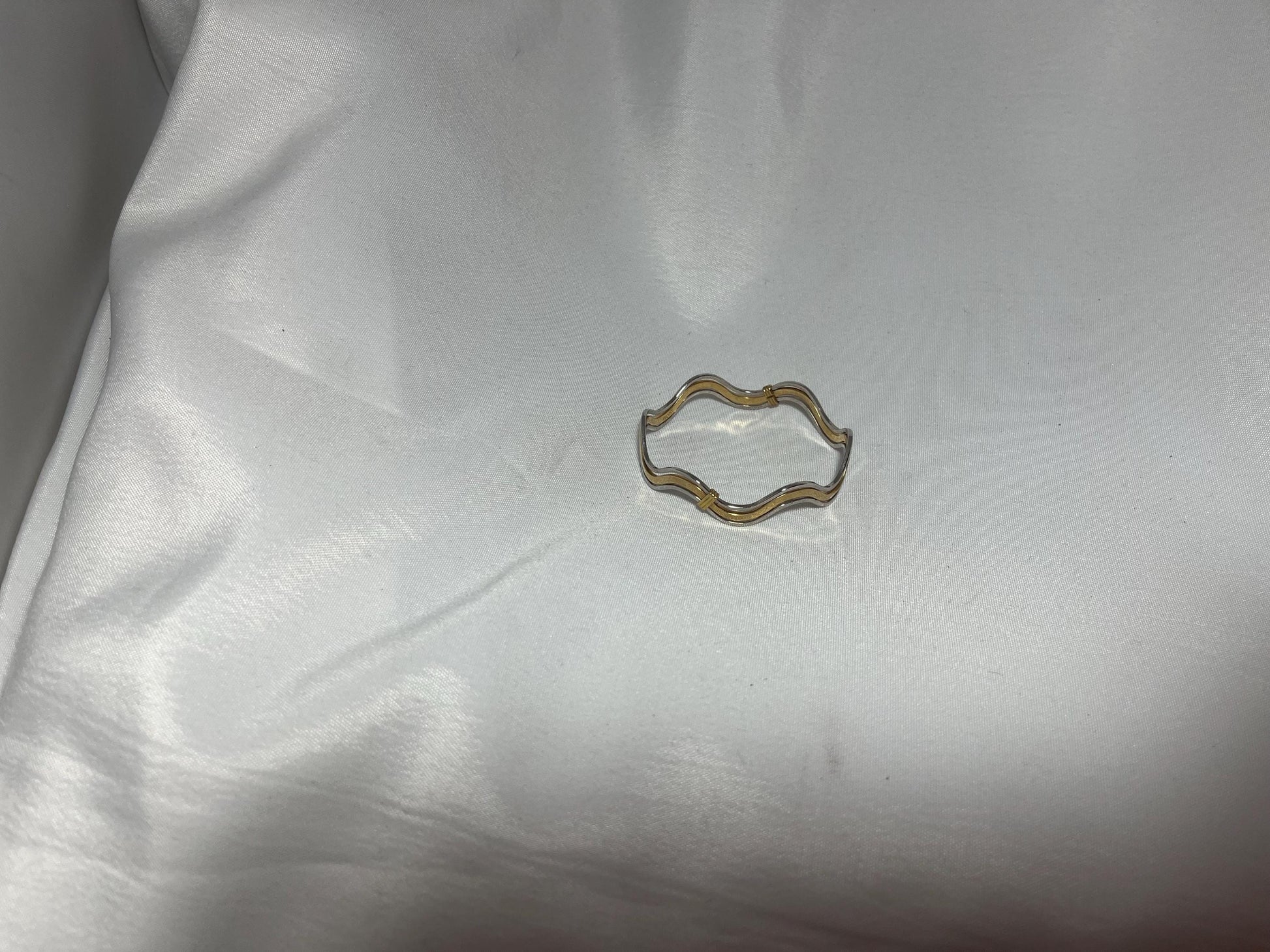 Avon Fashion Waves Bracelet in Silver Gold Tone, Trendy Bracelet, Adjustable Bangle, Fashion Accessory, Jewelry Gift