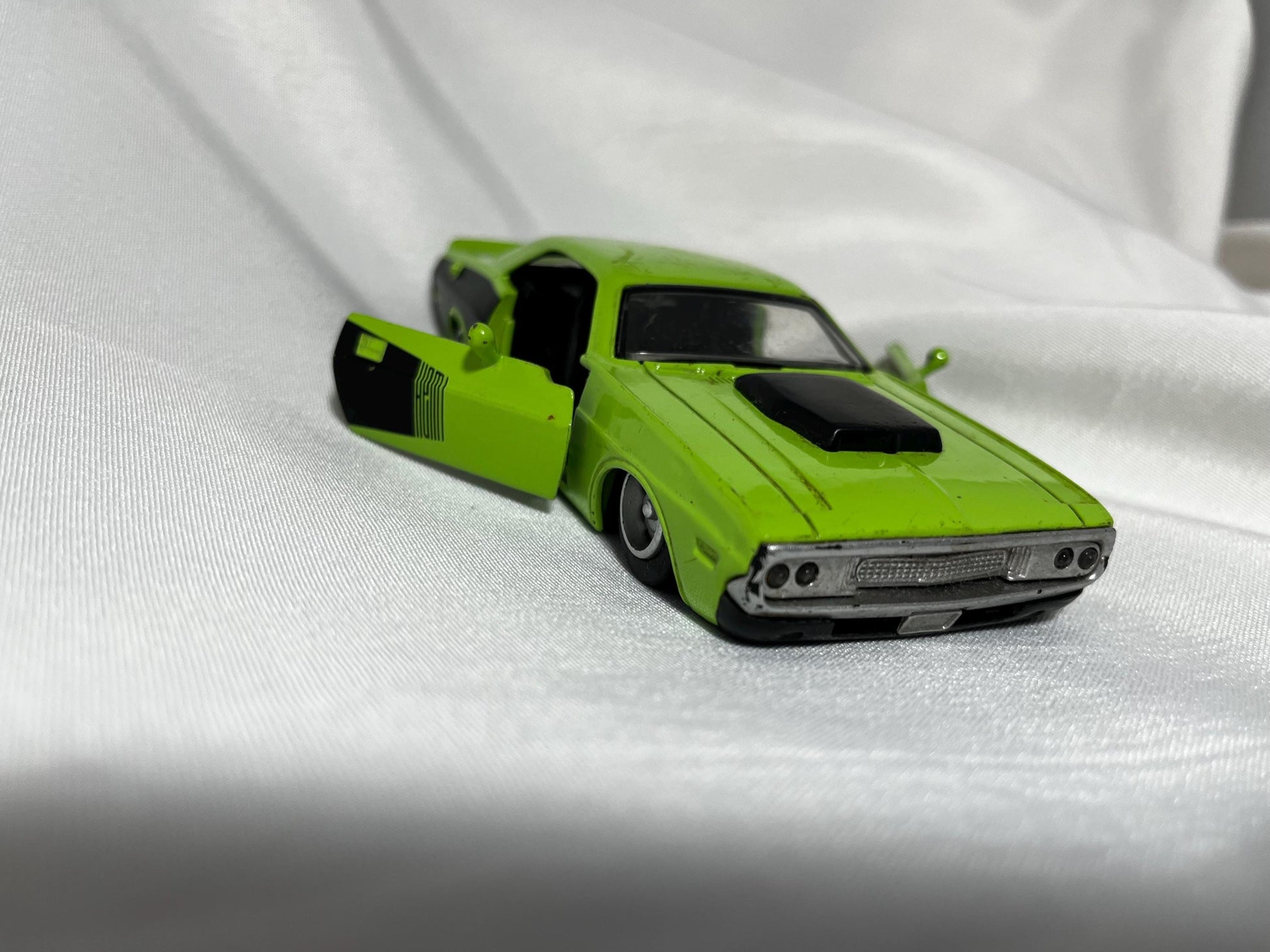 1970 Dodge Challenger Hemi Toy Car from 1990, Classic Car Replica, Vintage Model, Dodge Toy Car, Challenger Collectible