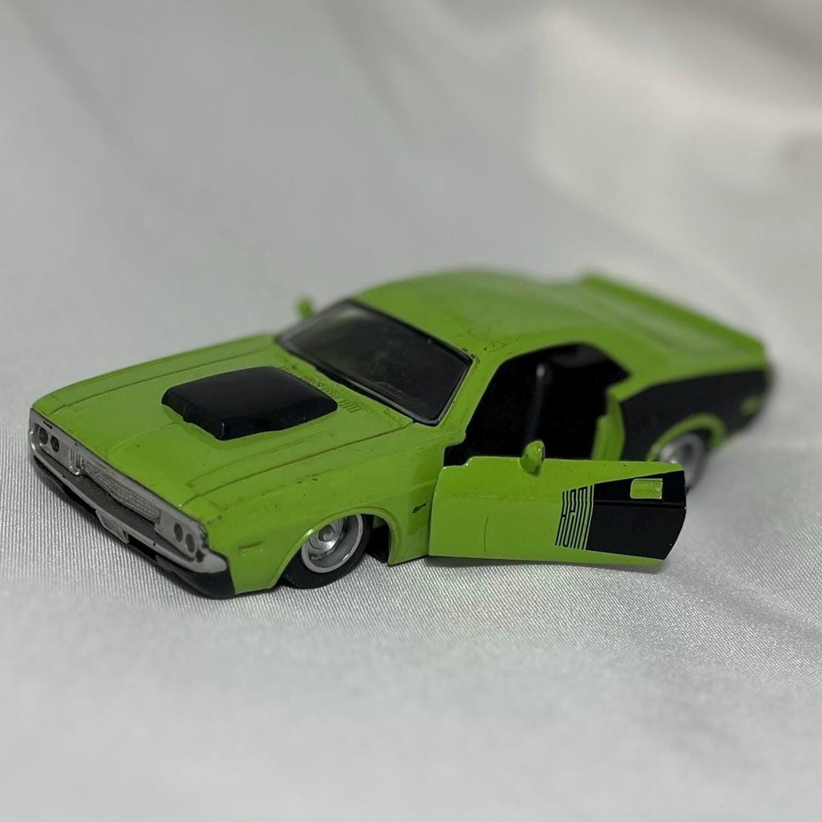 1970 Dodge Challenger Hemi Toy Car from 1990, Classic Car Replica, Vintage Model, Dodge Toy Car, Challenger Collectible