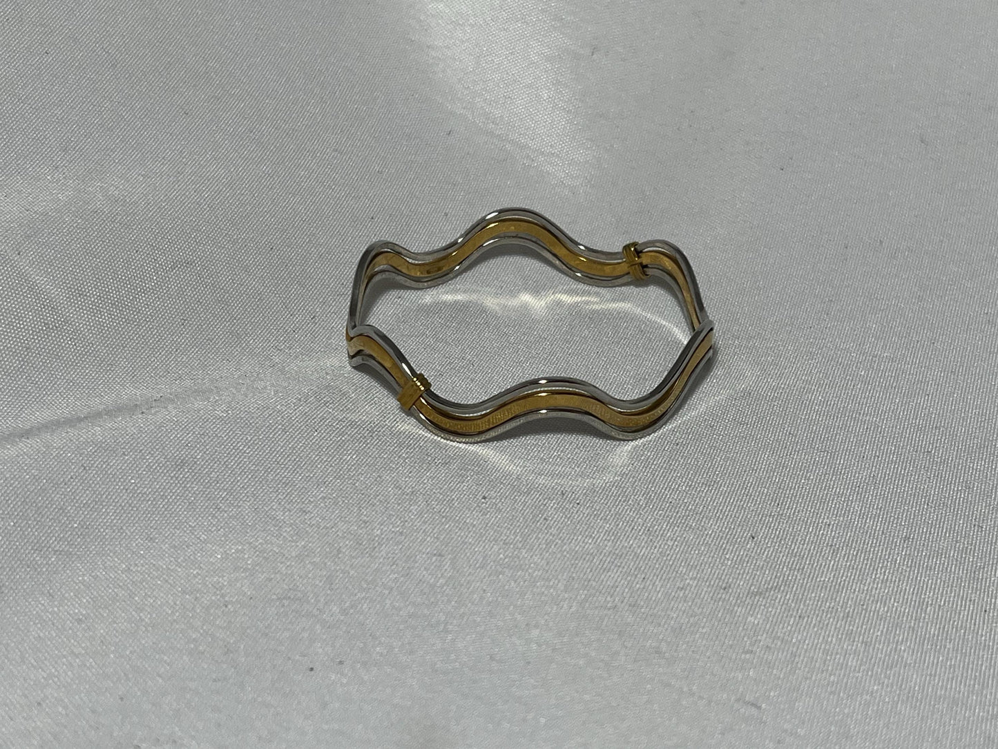 Avon Fashion Waves Bracelet in Silver Gold Tone, Trendy Bracelet, Adjustable Bangle, Fashion Accessory, Jewelry Gift