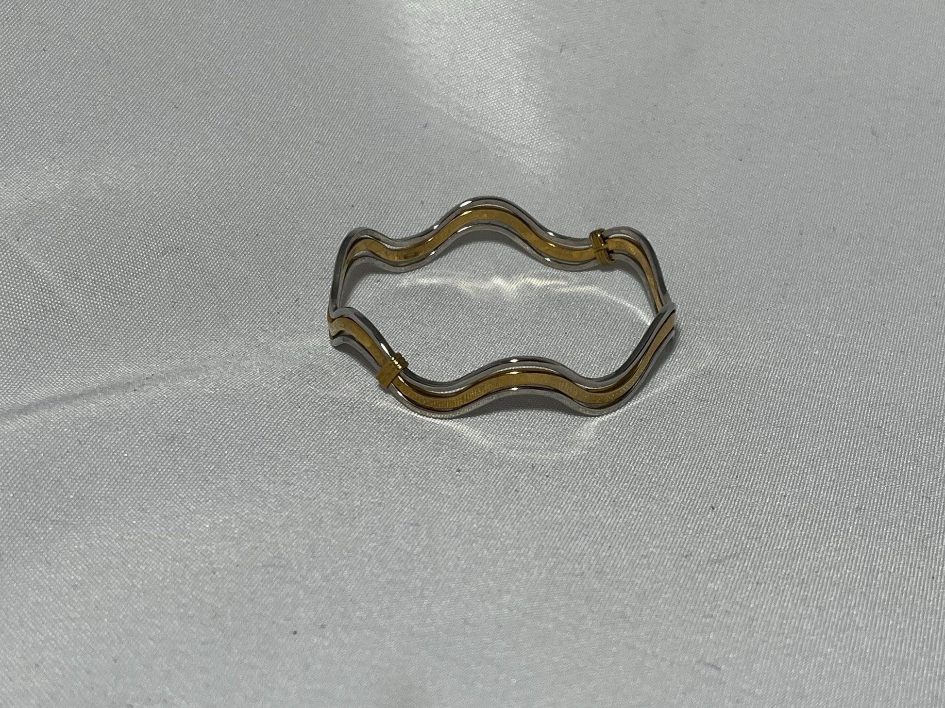 Avon Fashion Waves Bracelet in Silver Gold Tone, Trendy Bracelet, Adjustable Bangle, Fashion Accessory, Jewelry Gift