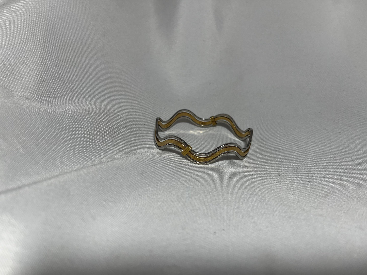 Avon Fashion Waves Bracelet in Silver Gold Tone, Trendy Bracelet, Adjustable Bangle, Fashion Accessory, Jewelry Gift