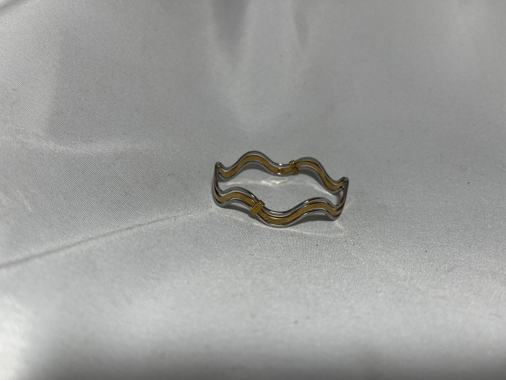 Avon Fashion Waves Bracelet in Silver Gold Tone, Trendy Bracelet, Adjustable Bangle, Fashion Accessory, Jewelry Gift