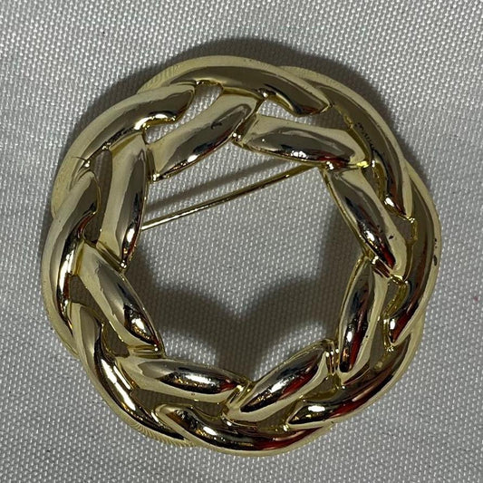 Vintage Gold Tone Wreath Brooch, Circular Brooch Pin, Classic Jewelry, Retro Brooch, Elegant Accessory