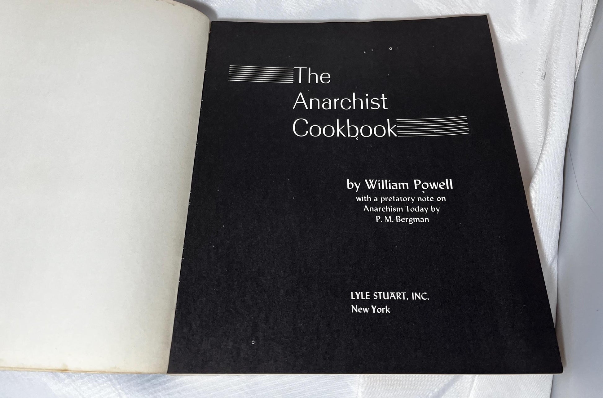 Vintage "Anarchist Cookbook" Softcover 1971, First Edition, Counterculture Classic, English US Language