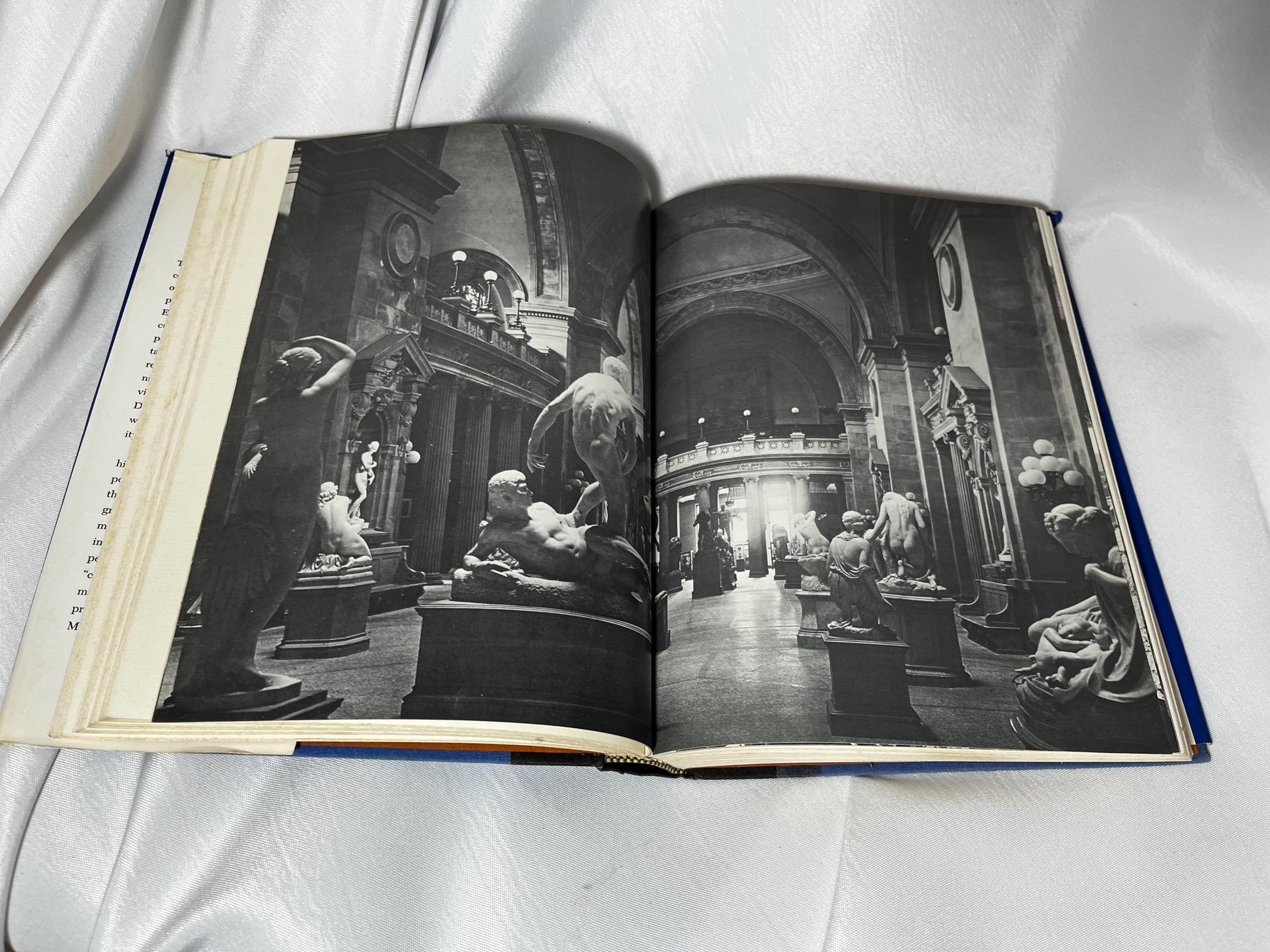 Metropolitan Museum of Art History Book 1970, Calvin Tomkins Hardcover First Edition, Museum History