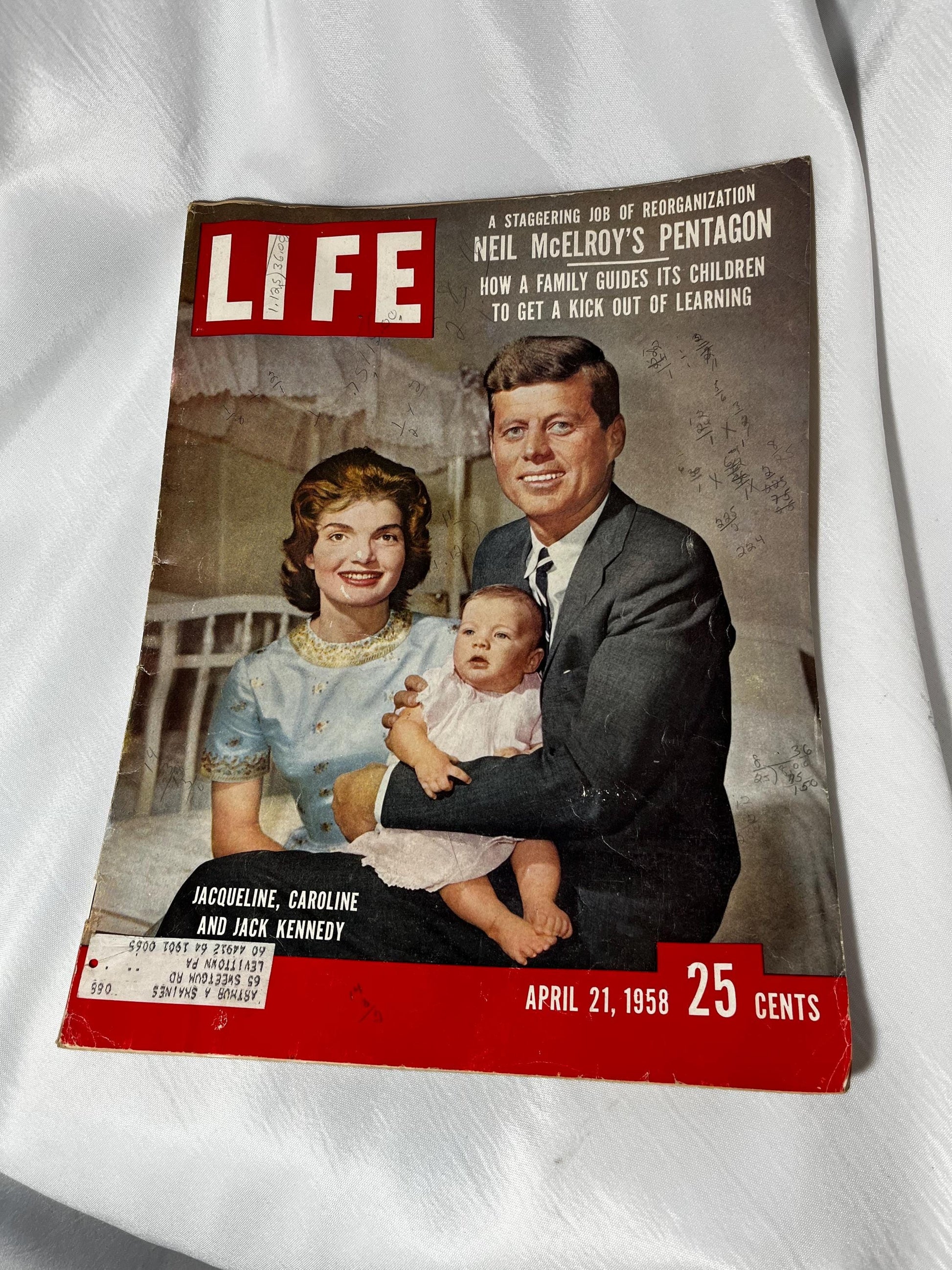 Life Magazine April 21, 1958 Kennedy Family Cover, John F. Kennedy, Jacqueline Kennedy, Caroline Kennedy, 50s Memorabilia