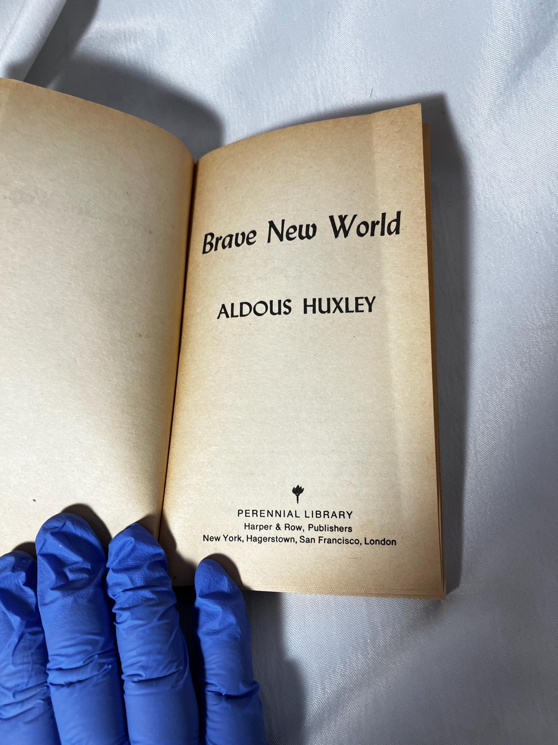 Aldous Huxley "Brave New World" Paperback 1931 Dystopian Novel 1980 NBC Miniseries Tie-In