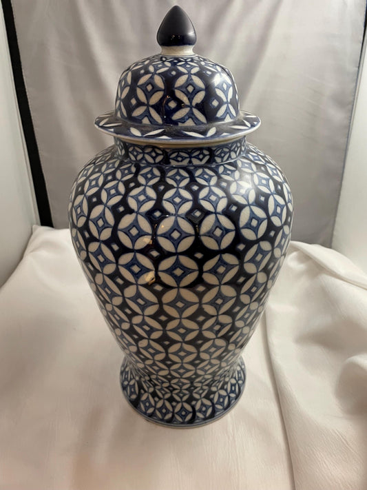 Blue and White Porcelain Royal Oriental Hand painted Vase/urn