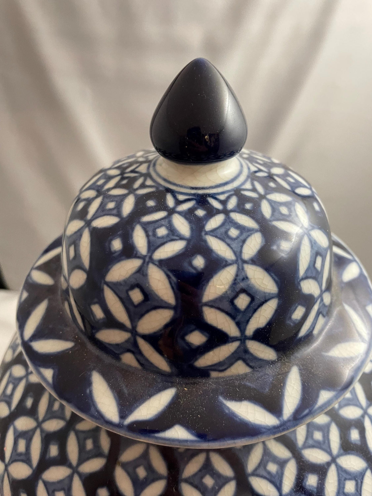 Blue and White Porcelain Royal Oriental Hand painted Vase/urn