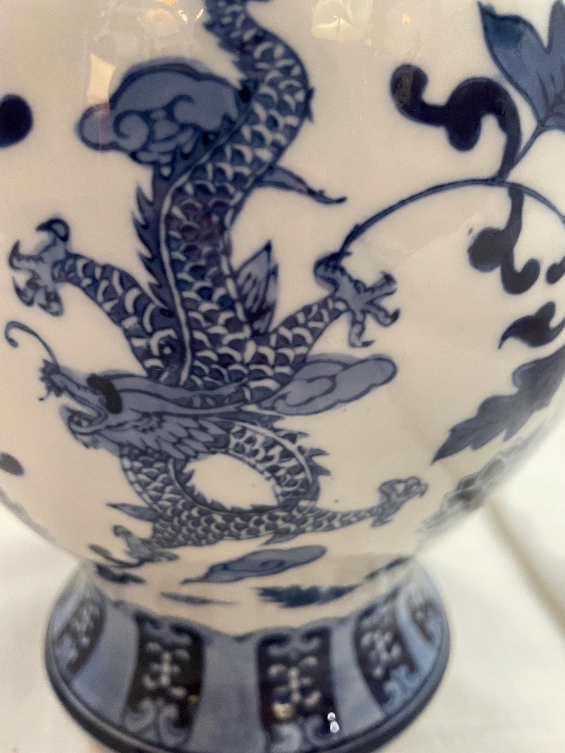 Uniques Porcelain Vase, Dragon themed. Hand painted.