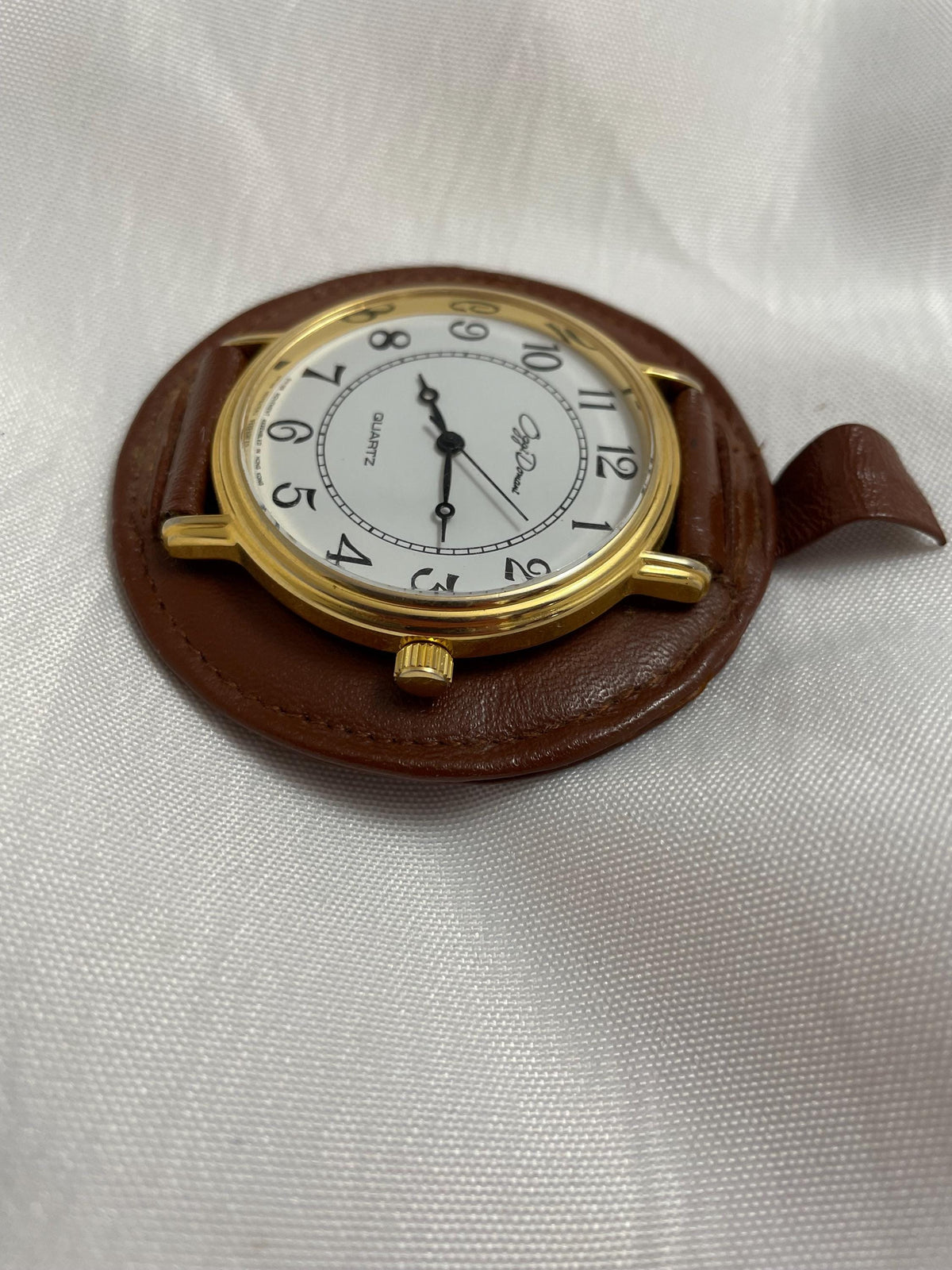 Vintage Oggi Domani Accessory wrist watch. gold. Genuine Cowhide Leather mounted. unable to determine if it works.