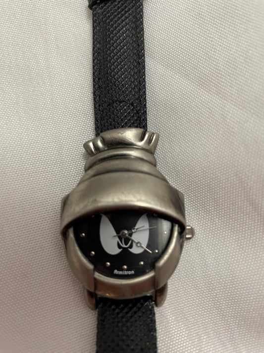 1997 Warner Bros. Looney Tunes Marvin the Martian Helmet wrist watch in working condition.