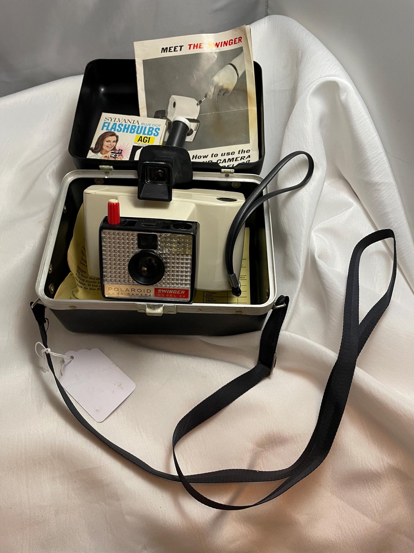 Vintage Polaroid Swinger model 20 Land camera w/ case, instructions and extra flashbulbs.