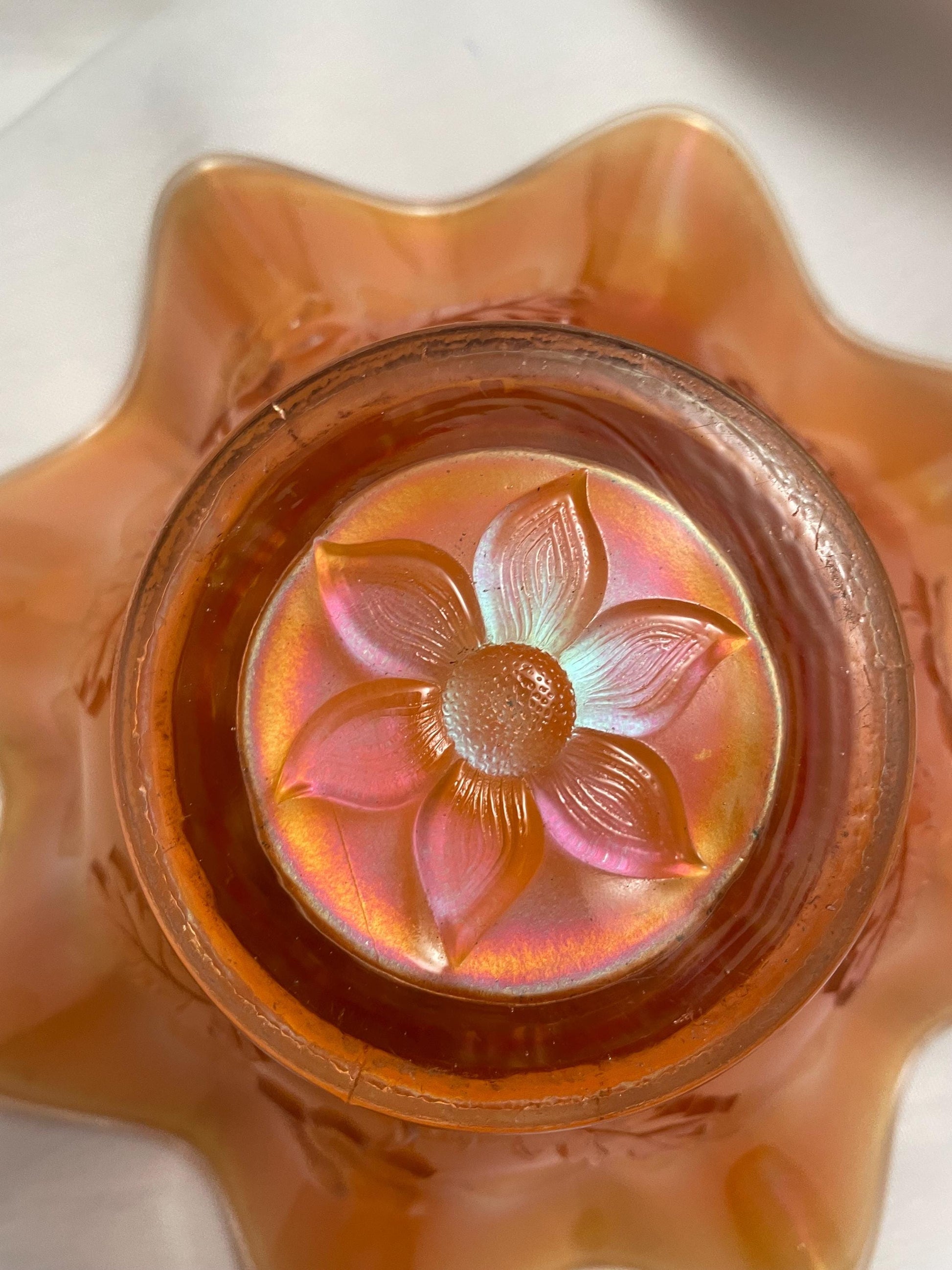 Vintage Marigold Carnival glass Bowl w/ Daisy trim.