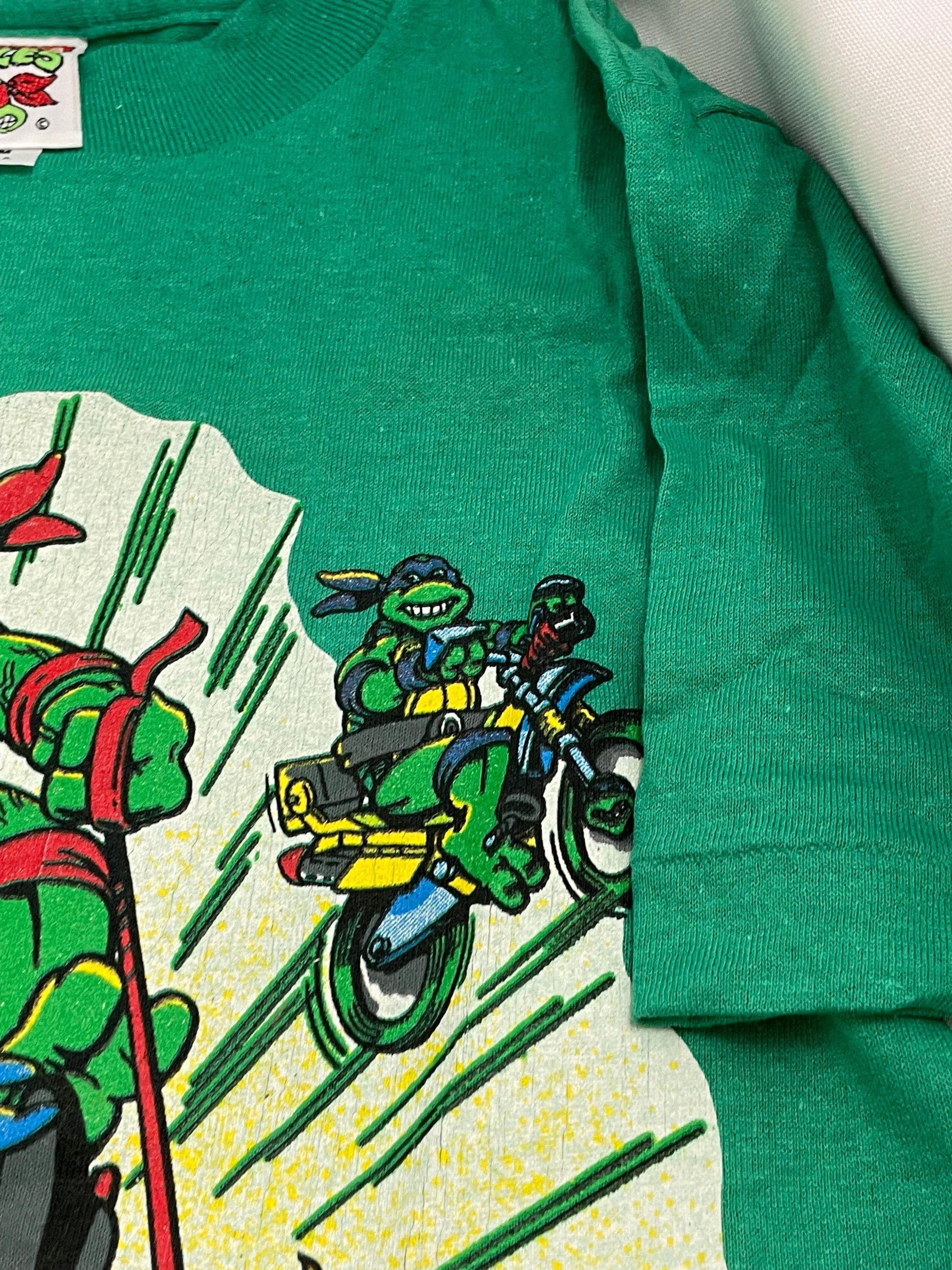 Teenage Mutant Ninja Turtles Collectible T shirt. child medium.