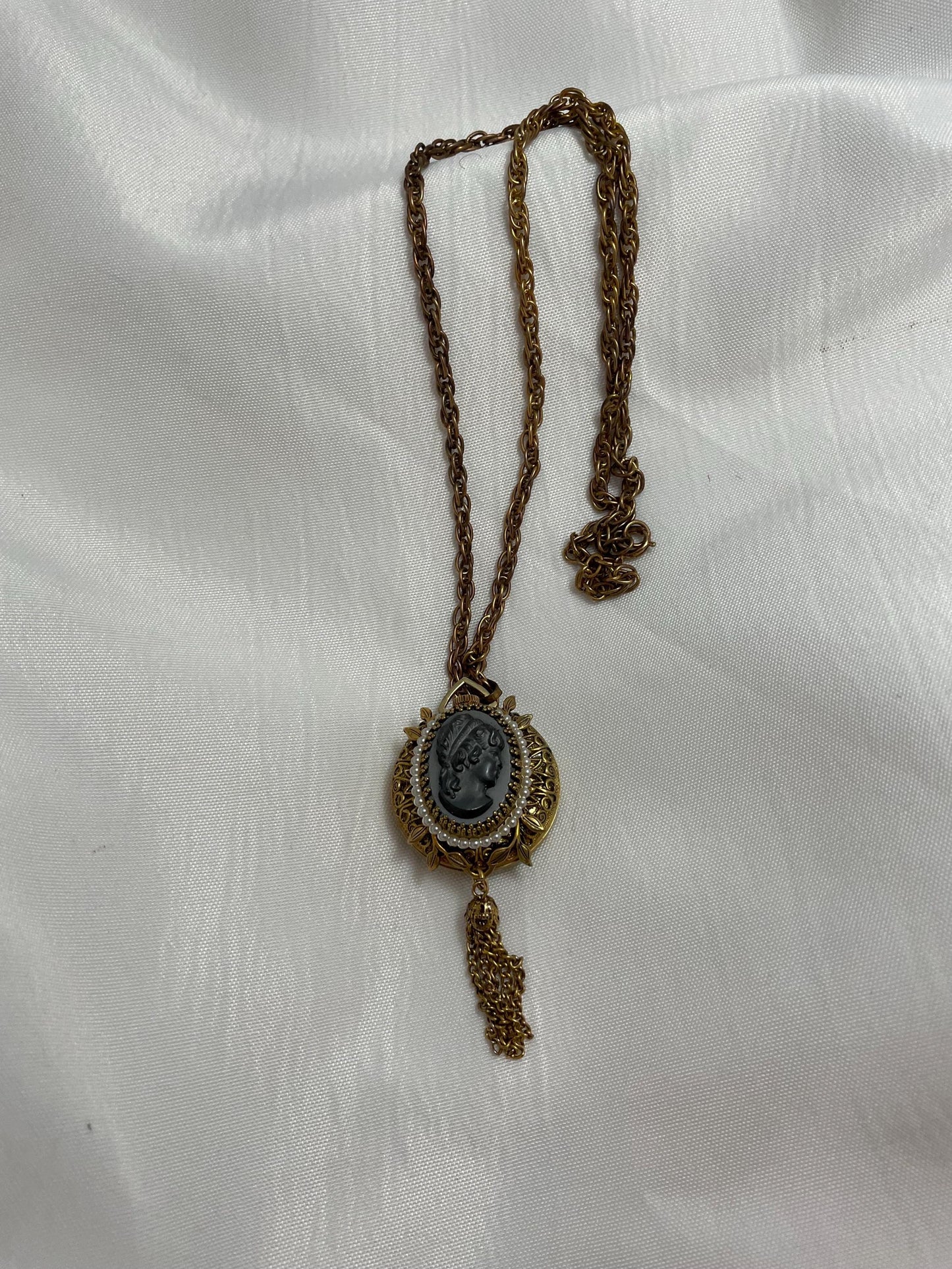 Vintage Lucerne Heritage Pendant Watch/Necklace Cameo look. In working condition.