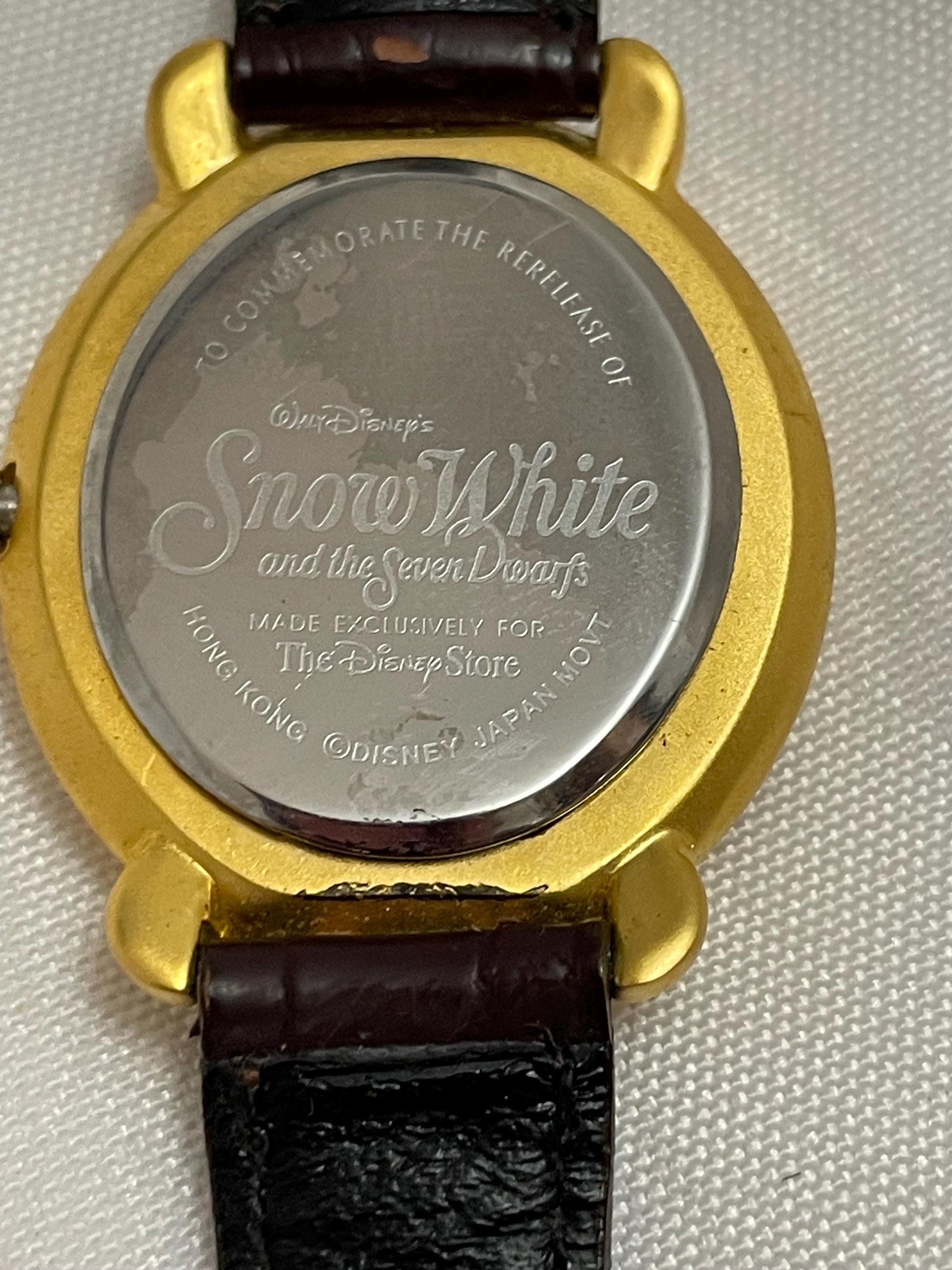 Disney’s Snow White Evil Evil Queen Magic mirror 3-D watch.