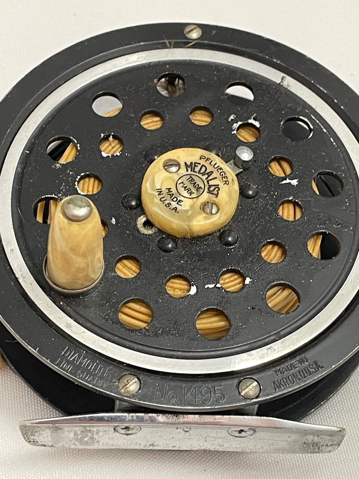 Vintage pflueger Medalist 1495 Fishing reel.