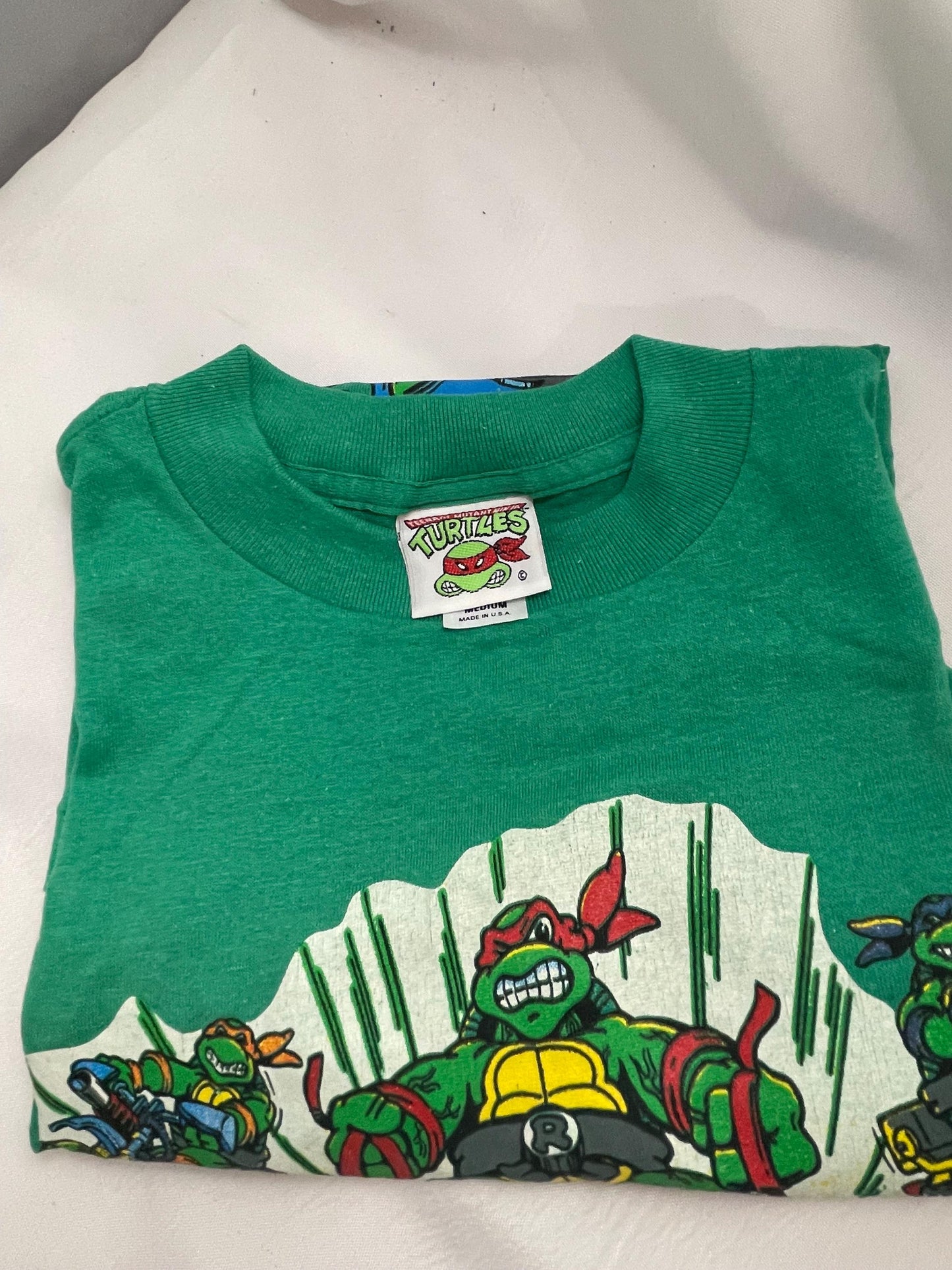 Teenage Mutant Ninja Turtles Collectible T shirt. child medium.