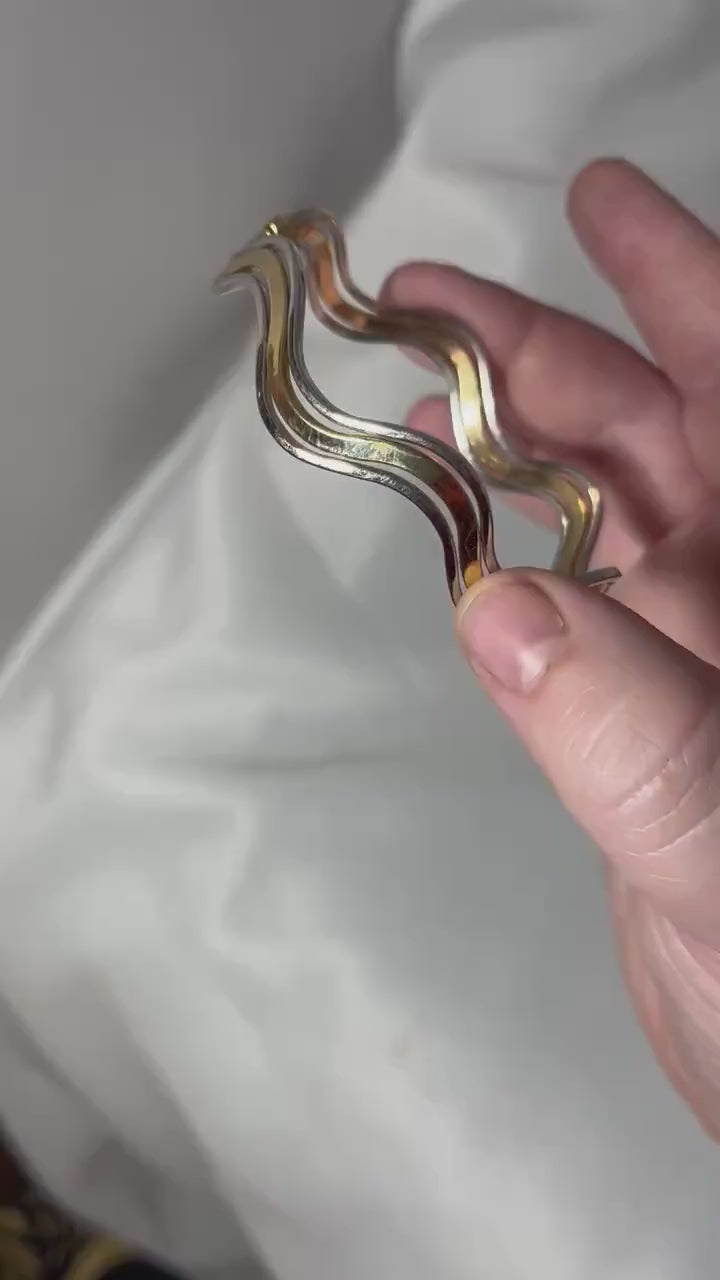 Avon Fashion Waves Bracelet in Silver Gold Tone, Trendy Bracelet, Adjustable Bangle, Fashion Accessory, Jewelry Gift